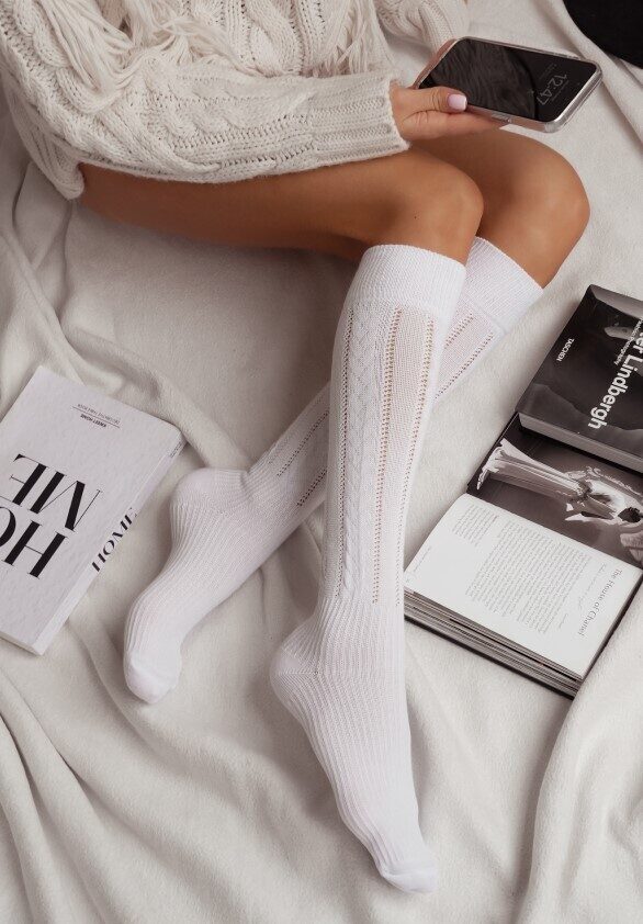 Kokvilnas mežģīņu (bizīte) pusgarās zeķes MILENA, baltas